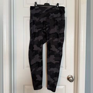 Old Navy Black and Gray Camouflage Leggings